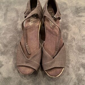 Toms Wedges Grey size 9.5
